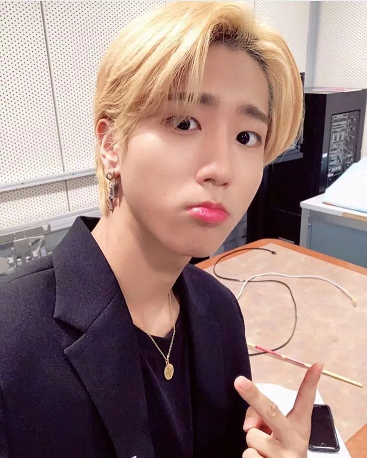 Хан джисон из stray kids. Джисон stray kids. Джисон бог. Джисон хан скз. Хан джисон.