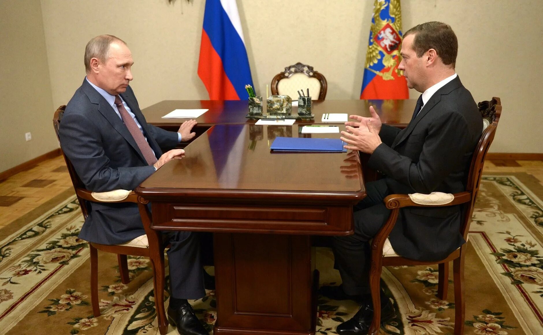 Переговоры медведева. Встреча Путина и Медведева.