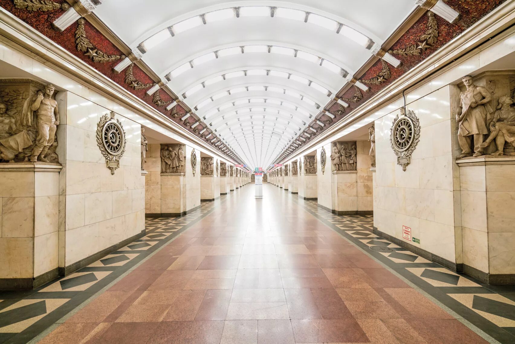 Самая красивая станция метро в петербурге. Кристофер Хервиг станции советского метро. Станция метро Нарвская Санкт-Петербург вестибюль. Метро Санкт-Петербурга вестибюли. Самые красивые станции метро Нарвская Санкт-Петербурга.