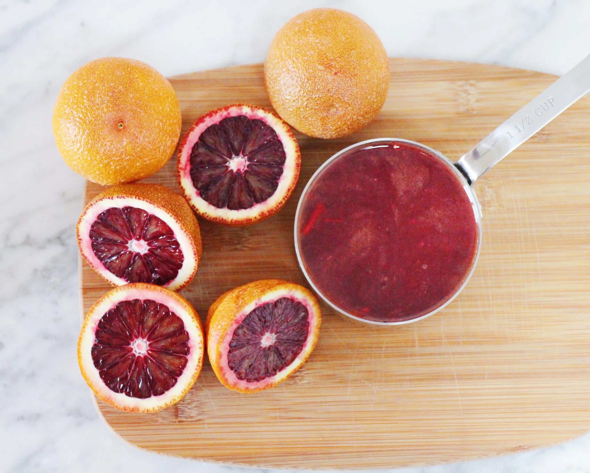 кровавый сицилийский апельсин. апельсин тарокко сицилийский.