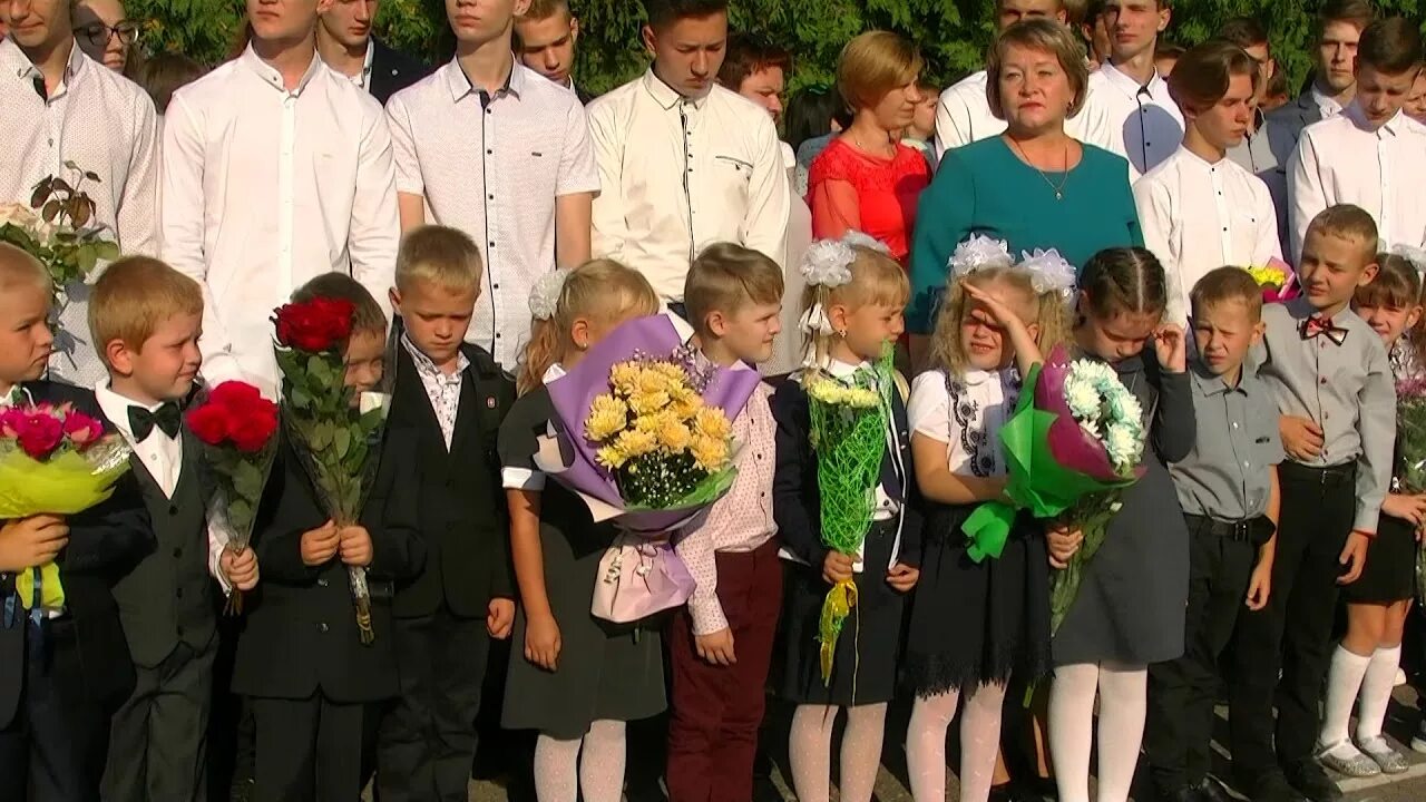 Сш 2 свислочь. 2 школа свислочь. школьная линейка сш 2 свислочь гродненская область. сайт сш 2 г свислочь. сш 2 свислочь флэшмоб.