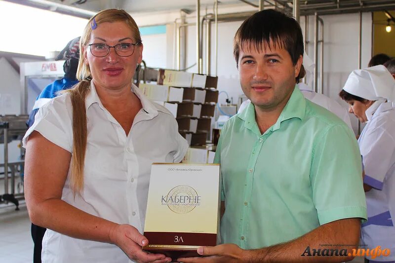 Юровский винный завод. Юровский анапа. Юровский рыбзавод магазин в юровке. Винзавод юровский. Рыбзавод юровка.