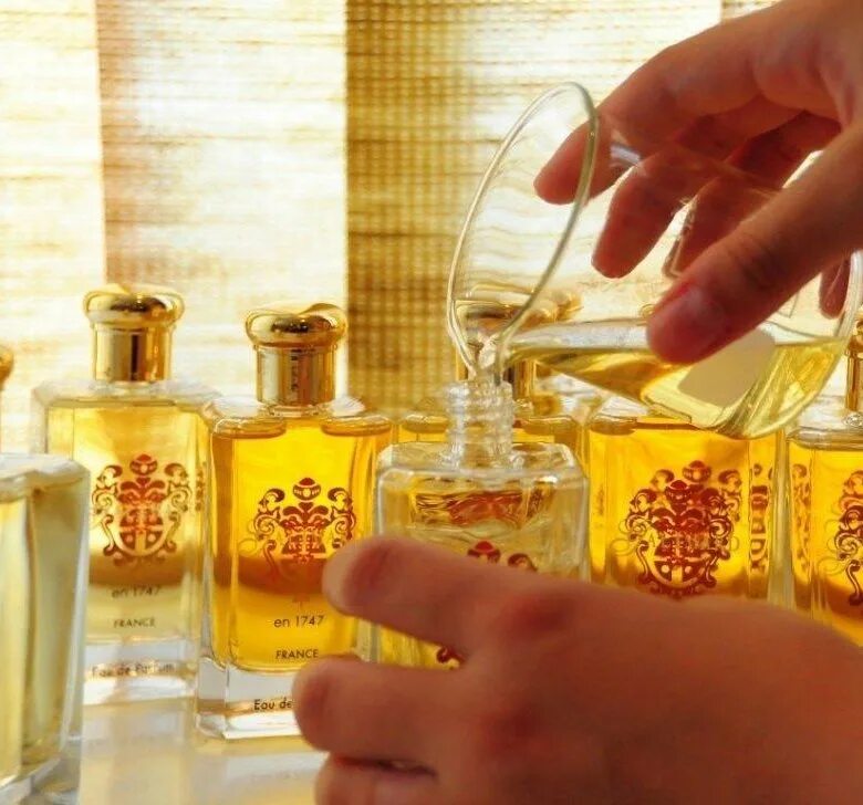 Масляные духи на розлив. Масло в духах. Масло в духах. Масло в духах. Красивые ароматные масла в бутылках.