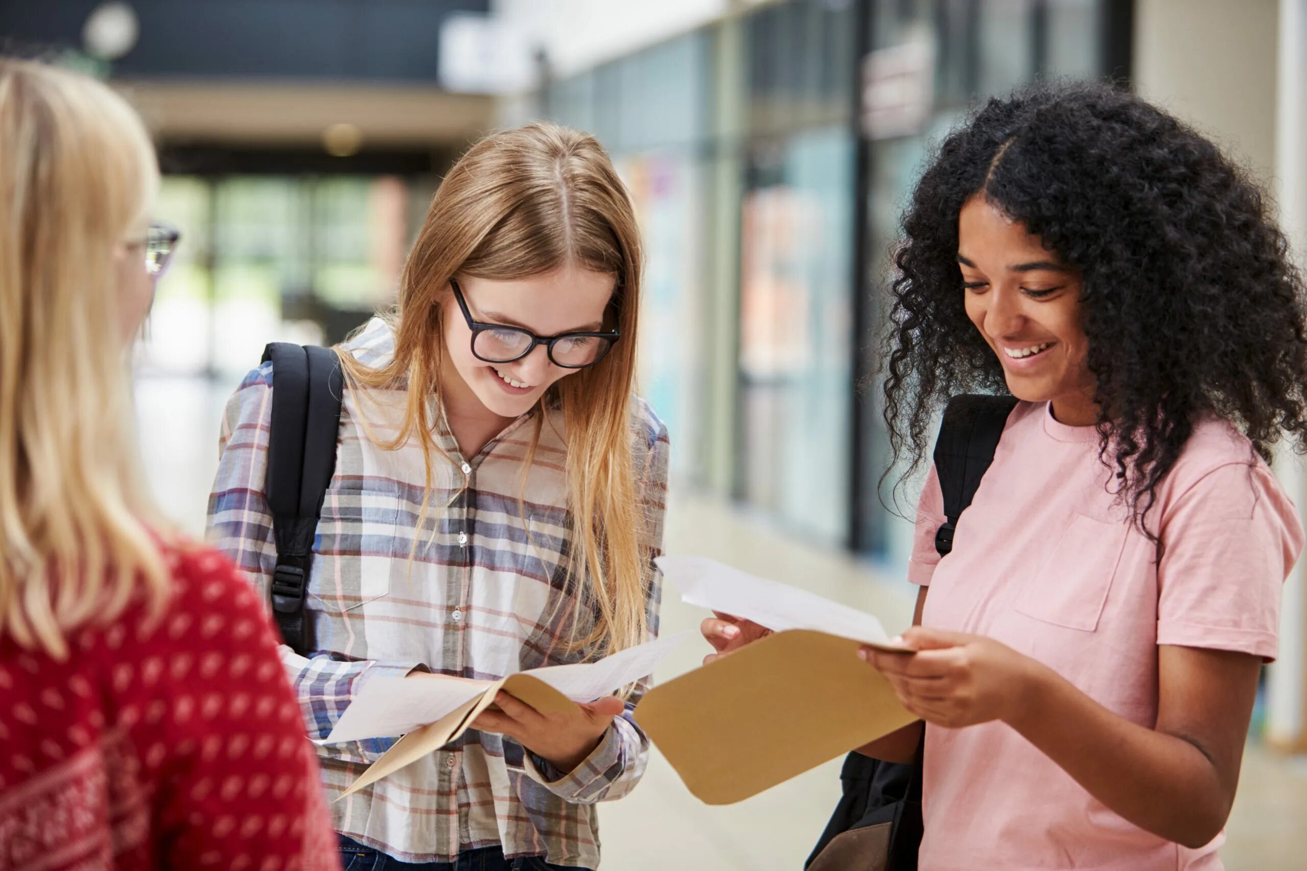 She a college student. Девушки в колледже. Студентка колледжа. Топ студентов. Девочки из колледжа.