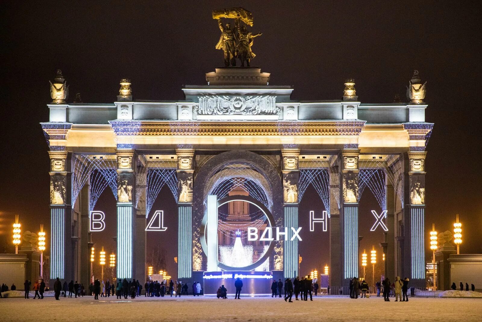 Парк ВДНХ Москва. Выставочный комплекс ВДНХ. Арка ВДНХ. ВДНХ зима 2024. Выставка моя россия вднх 2024