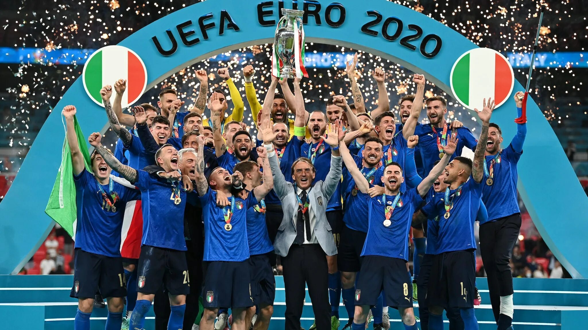 Чемпионы уефа 2020. Сборная Италии по футболу евро 2020. Сборная Италии победитель евро 2020. Сборная Италии по футболу выиграла евро 2020. Сборная Италии чемпион Европы 2020.