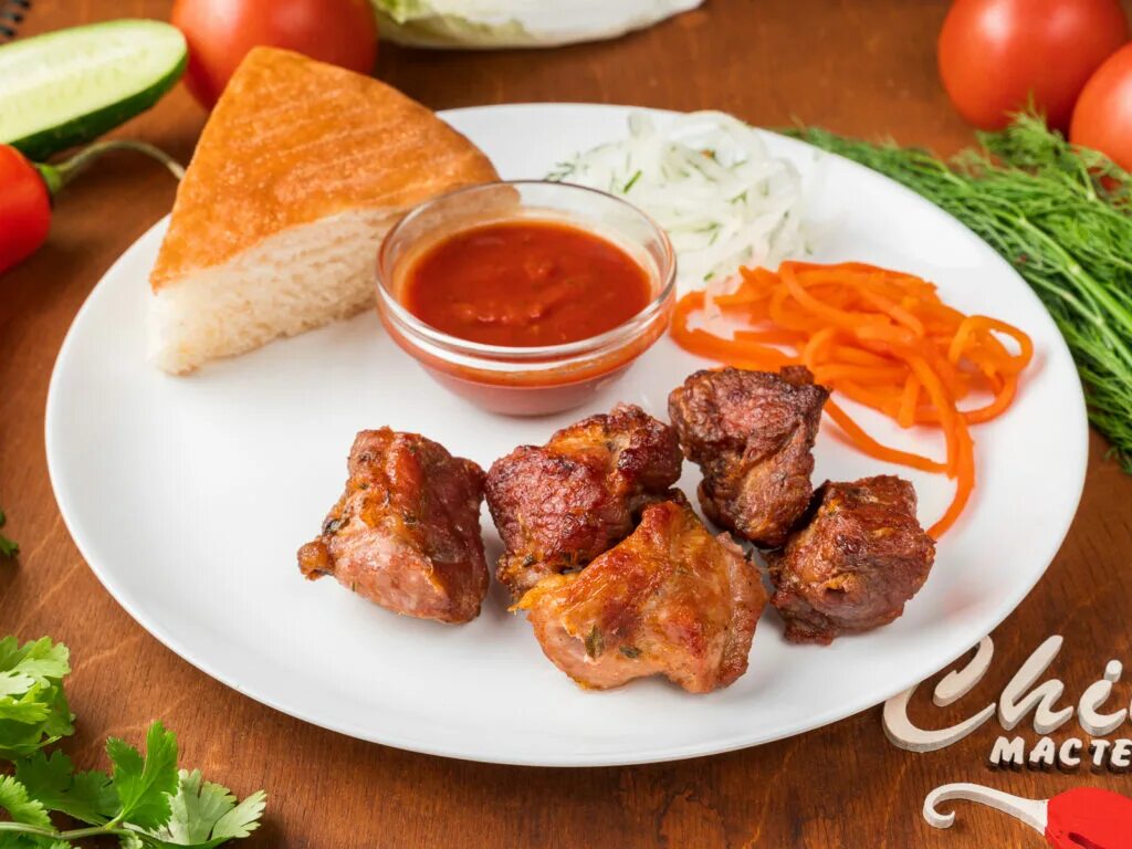 Сколько г шашлык. 100 гр свиного шашлыка. шашлык из свинины 250 грамм. 100 грамм шашлыка. 300 грамм шашлыка.