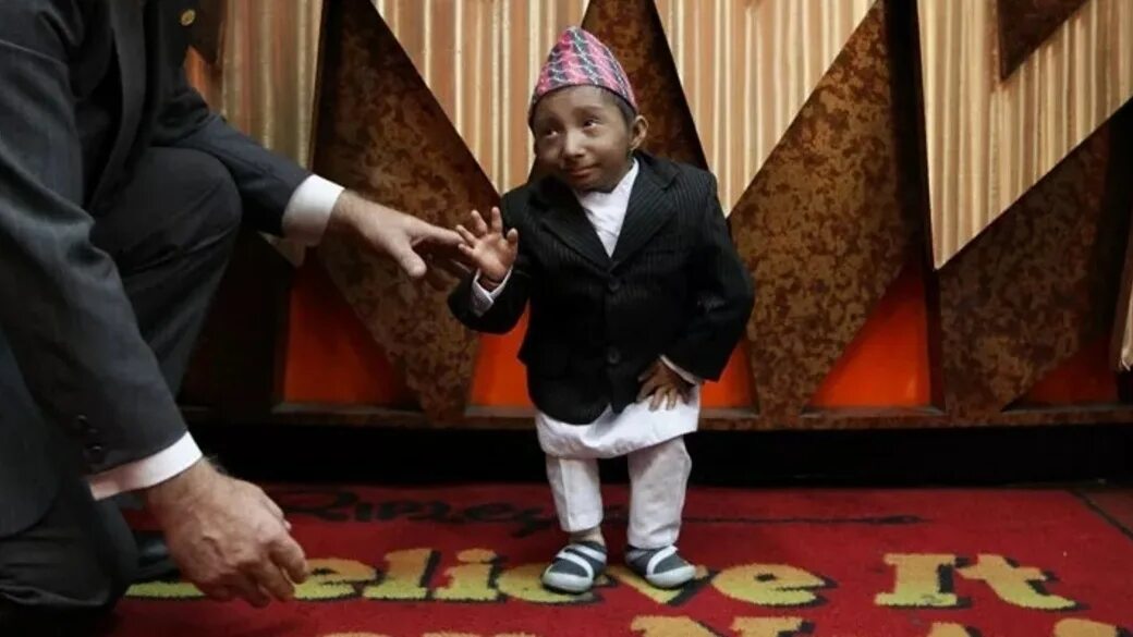 Хагендра тапа Магар. Самый маленький человек в мире 2022. Самый низкий человек в мире. Самый низкий человек в мире 2022.