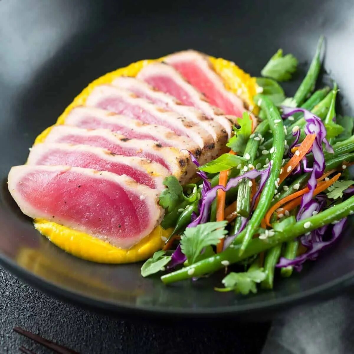 Тунец быстро и вкусно. Стейк из тунца. тунец на гриле. гарнир к стейку из тунца. стейк из тунца со спаржей.