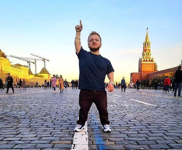 Мелкий мужчина. Алексей Савко блоггер. Алексей Савко рост. Белорус Алексей Савко. Алексей Савко тик ток.