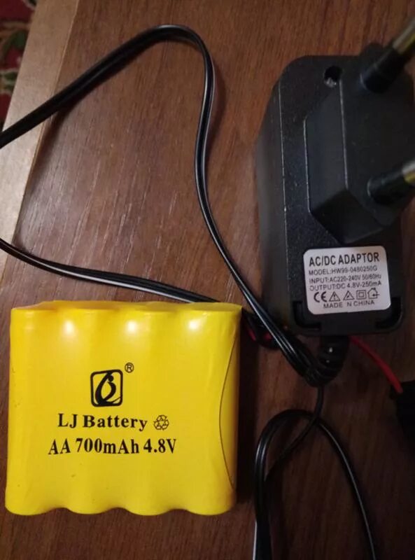 Как зарядить аккумулятор машинки. 4.8V 700mah зарядка. Зарядное для машинки 6v 700mah. Аккумулятор 4.8v 3000mah. Аккумулятор 4 8 вольт 700 Mah.