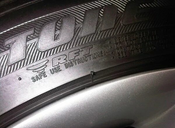 Michelin run flat. Маркировка Ранфлет на шинах Мишлен. Michelin RUNFLAT. Бриджстоун Ранфлет обозначение. РАН флэт шины что это.