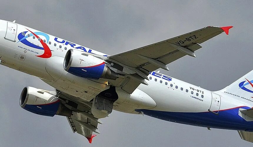 Рейс u6 461 москва сочи. Airbus a321 ural airlines. Уральские авиалинии самолет u6-403. U6 407 уральские авиалинии. A320 ural airlines.