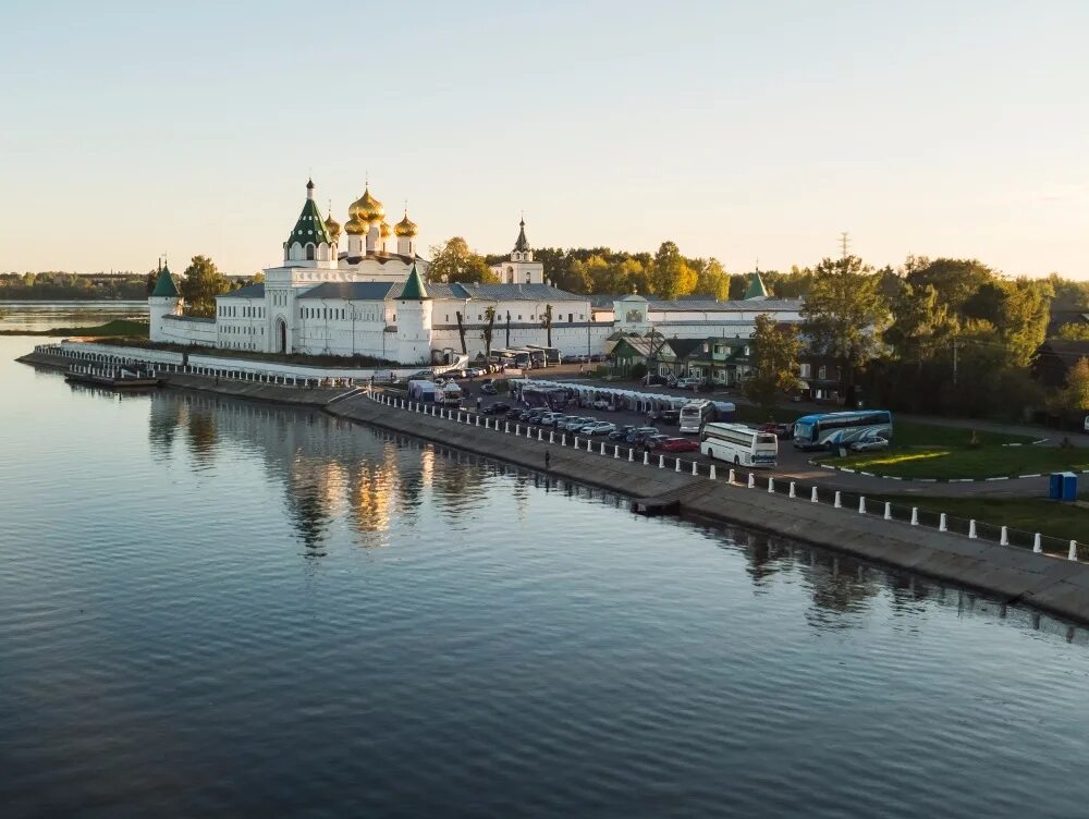 покажи город кострома. костромские торговые ряды кострома. ипатьевский монастырь кострома обои. покажи город кострома. кострома города костромской области.