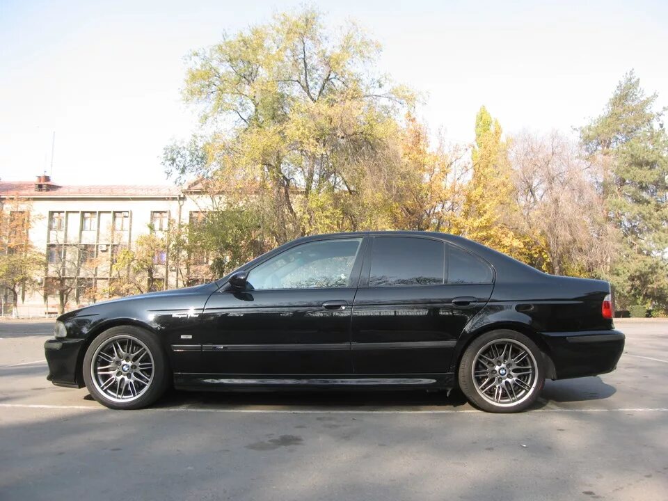 BMW e39 65 стиль. 65 Стиль БМВ е39. Диски 65 стиль БМВ е39. БМВ е39 65 стиль черные. Передние диски бмв е39