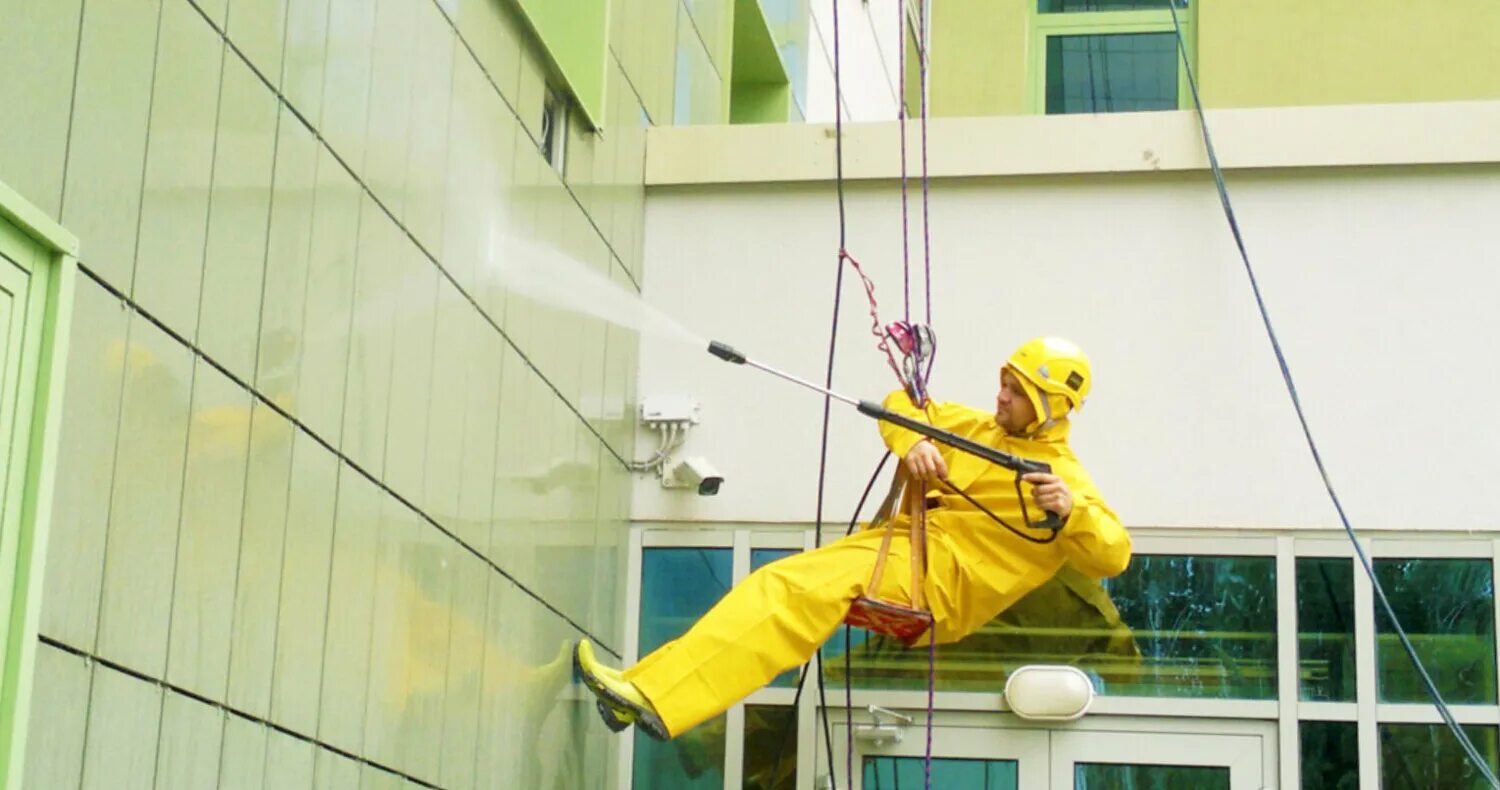 Пескоструй бетона. Пескоструйная обработка зданий и сооружений. Мойка кирпичного фасада. Мойка фасада керхером. Пескоструй фасада здания.