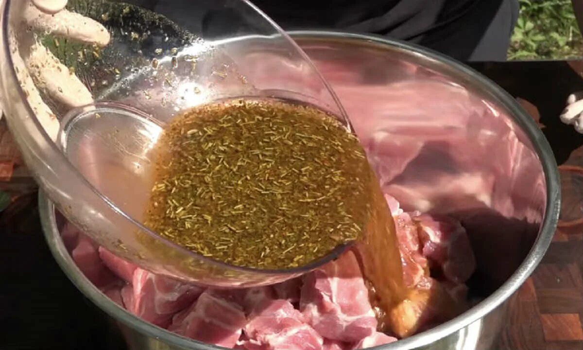 В шашлык добавить подсолнечное масло. Японский маринад для мяса. маринад для мяса в баночке. китайский маринад для шашлыка. маринад для мяса в бутылочке.