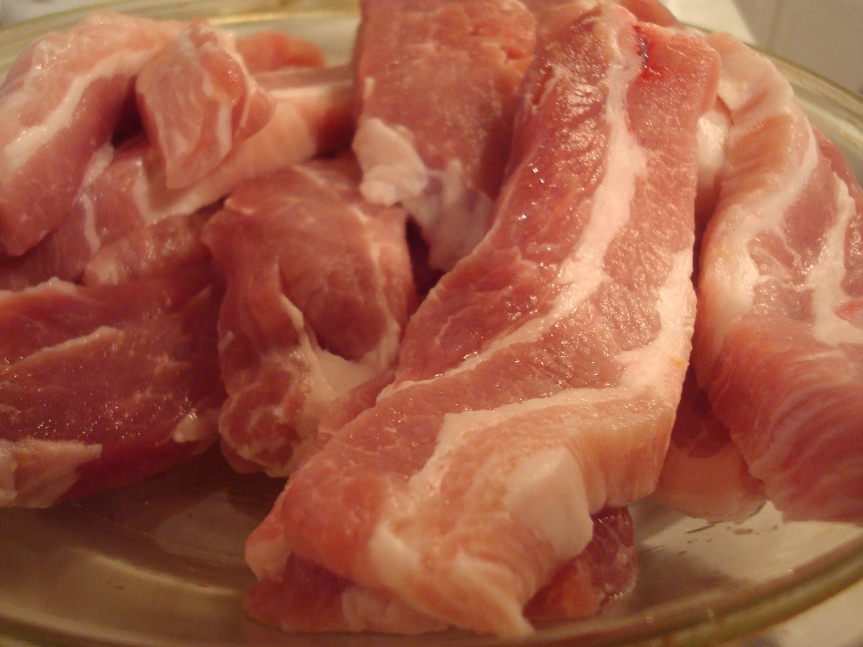 Шашлык карбонат свиной. Мясо для шашлыка свинина. Мясо карбонат шашлык. Шашлык из карбоната свинины.