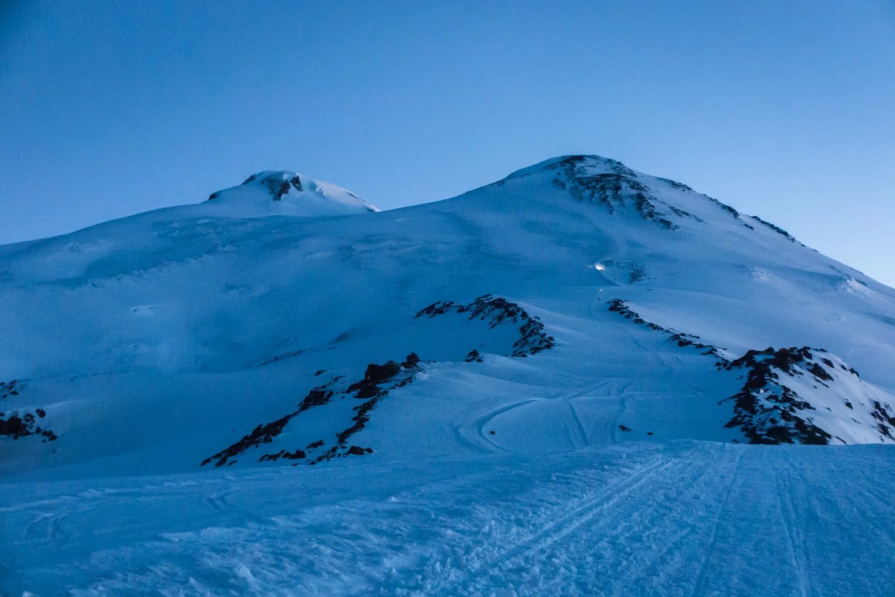 Кабардино балкария кавказ эльбрус. Гора эльбрус (кабардино-балкария, карачаево-черкесия). Горы кавказа эльбрус. Северный кавказ горы эльбрус. Эльбрус гора высокое качество.