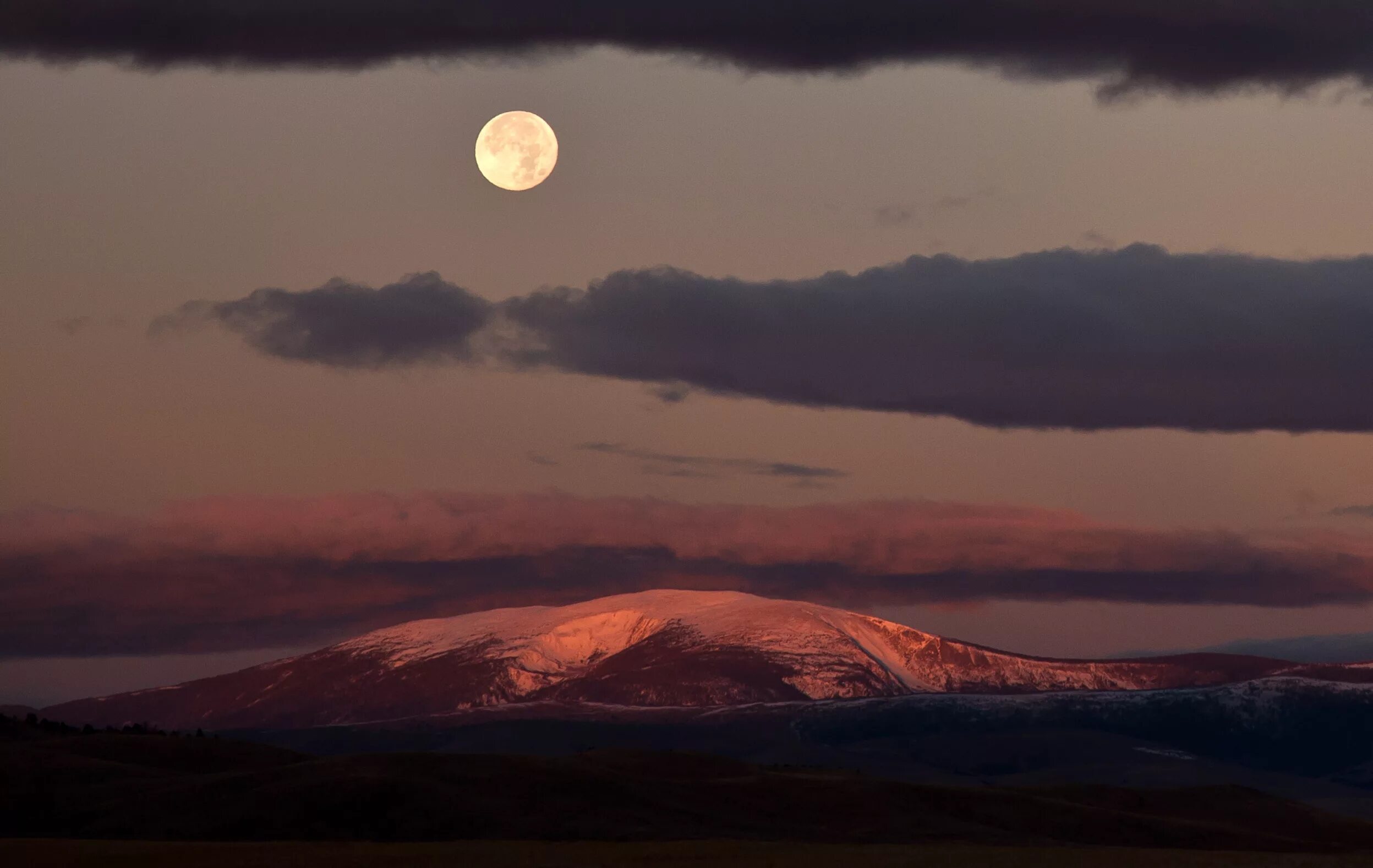 Moon states. Горы на Луне. Луна горы Эстетика. Лунная ночь в горах. Луна обои.