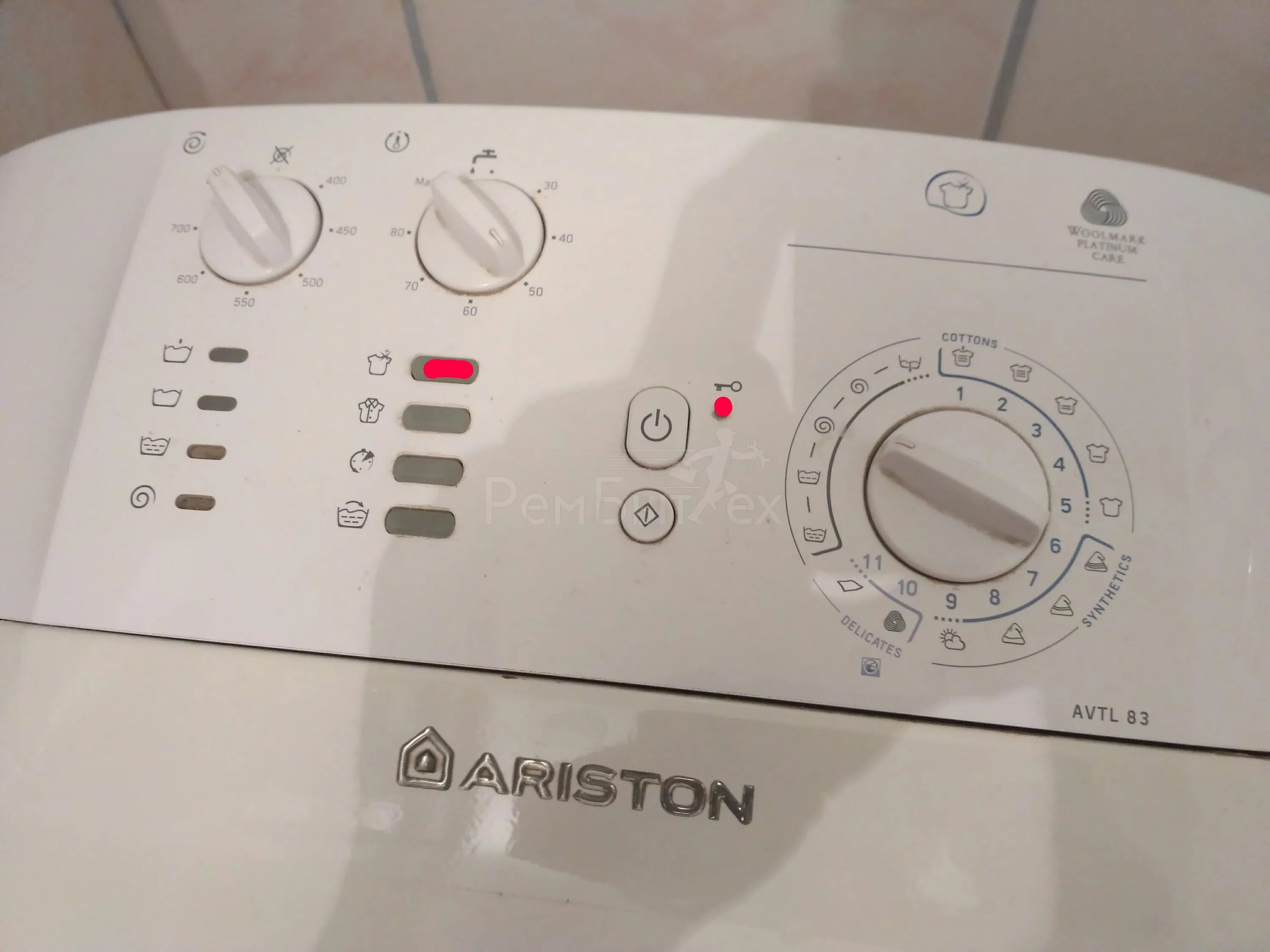 Ariston f08. Стиральная машинка Аристон AVTL 83. Стиральная машинка Аристон AVTL 83 коды ошибок. Стиральная машина Ariston AVTL 109. Аристон AVTL 83 коды.