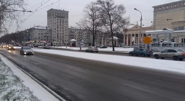 Какие улицы в новокузнецке. Проспект Металлургов Новокузнецк. Улица Металлургов Новокузнецк. Новокузнецк 2000 год улица Металлургов. Проспект Металлургов Новокузнецк фото.