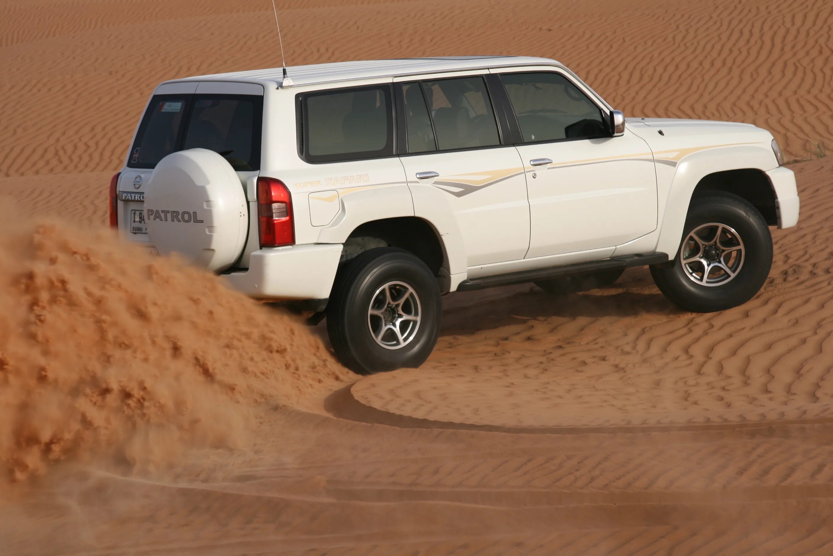 Nissan patrol y61 2004. Nissan patrol y61 safari. ниссан патрол y61. Nissan patrol y61 super safari. арабский ниссан патрол.