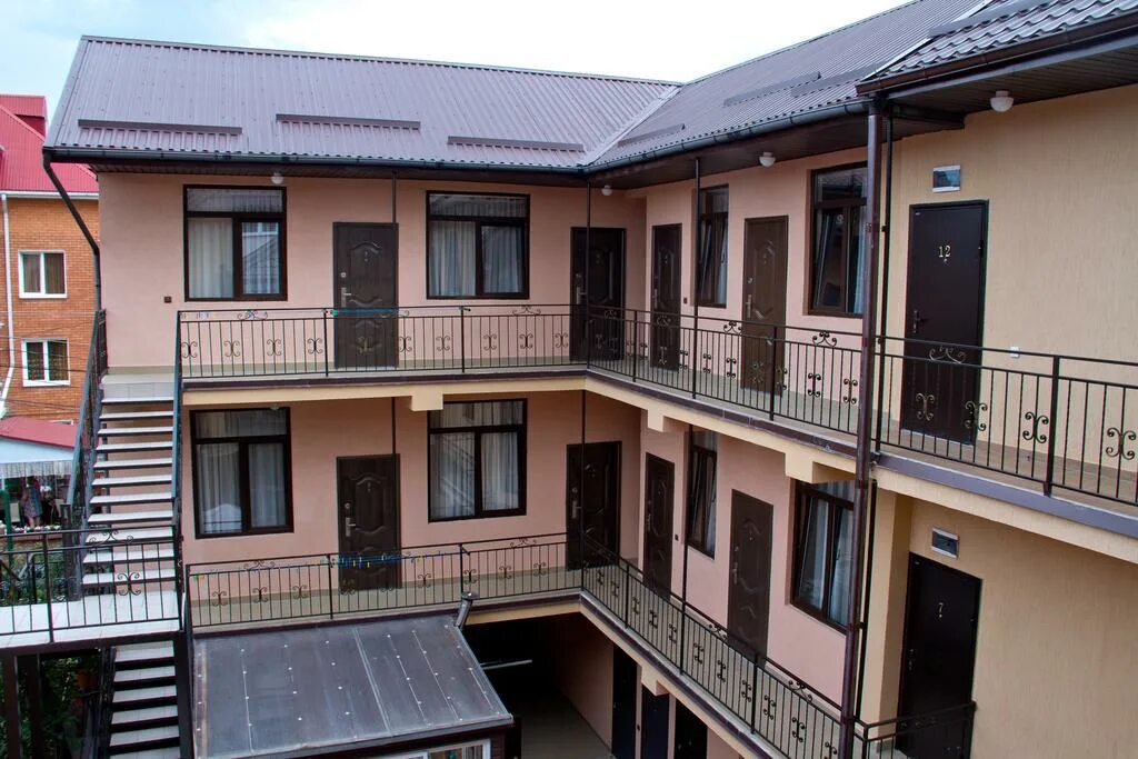 Гостевой дом версаль 2 адлер. Версаль адлер чкалова 15/2. Гиацинт витязево. Витязево отели. Версаль адлер.