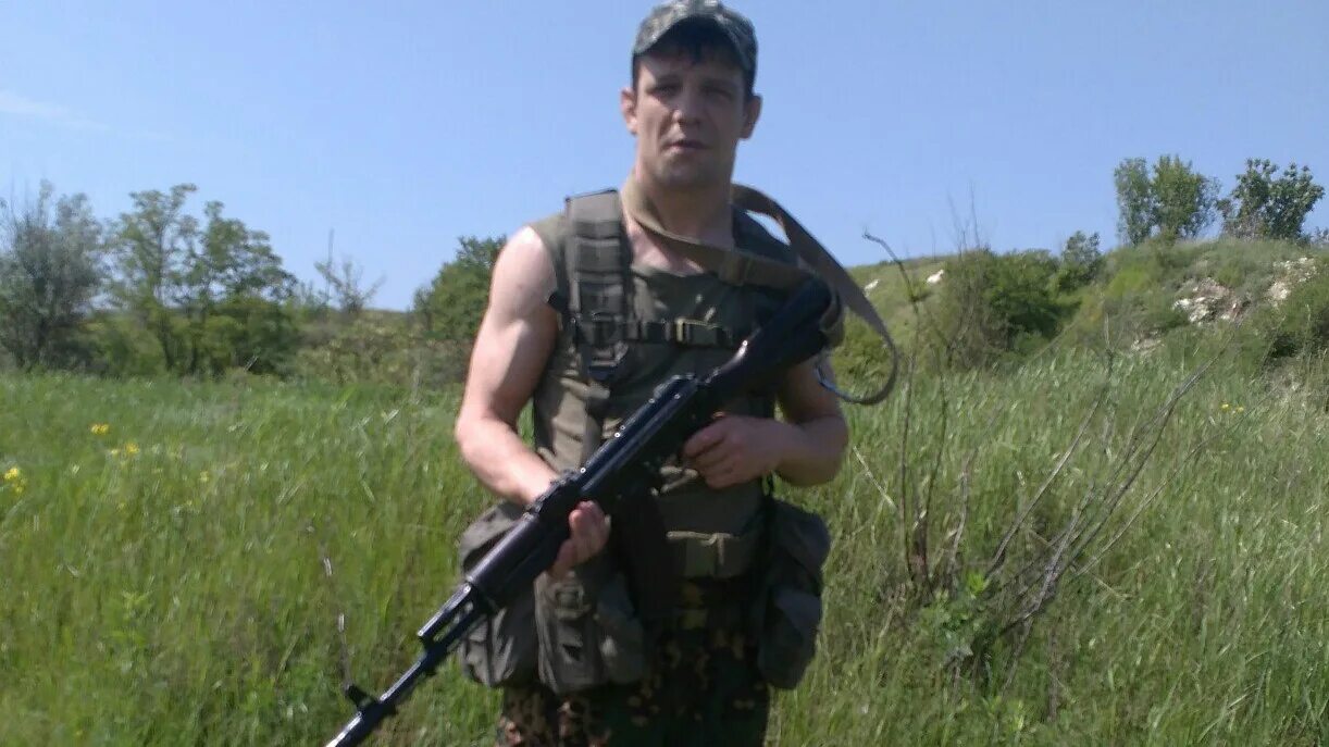 Воин с позывным Кобра из батальона Ахмат-Восток, объясняет нацикам, что их дни с