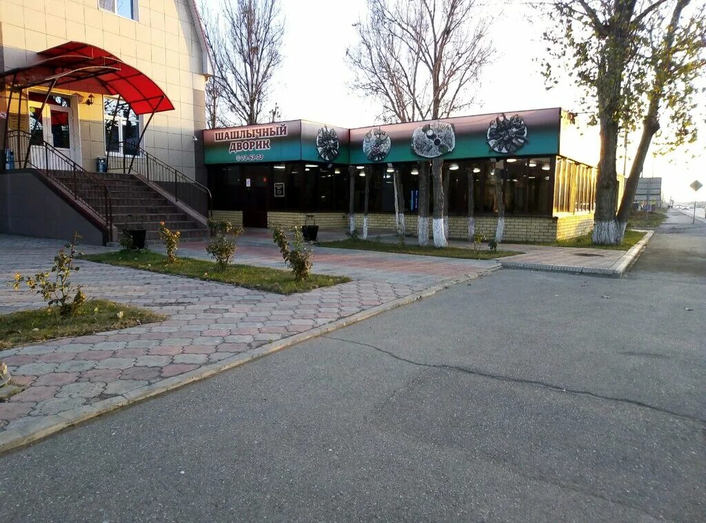 дворики. кафе дворик астрахань после переделки. мой двор ресторан. дворик ступино кафе. астрахань дворы.