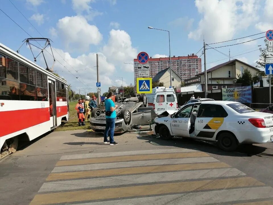 Дтп на ново садовой в самаре. Самара ново садовая сегодня происшествия. Дтп на ново садовой в самаре. Дтп на ново садовой в самаре. В самаре перевернулась машина.