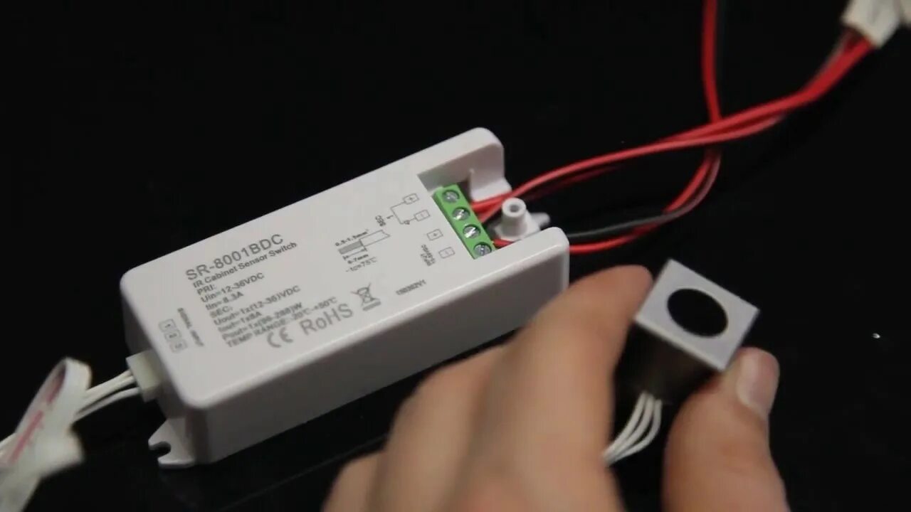 Вольт освещение. ИК-выключатель SR-8001a-n. ИК-датчик SR-8001bdc. Датчик движения для светодиодной ленты на 12 вольт. Сенсорный датчик SR-8001a.