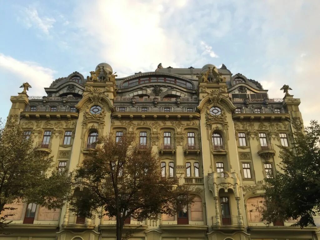 Большая одесская. Большая Московская гостиница. Гостиница Московская Одесса. Одесса гостиница большая Московская в 1984 году. Красивые строения в Одессе.