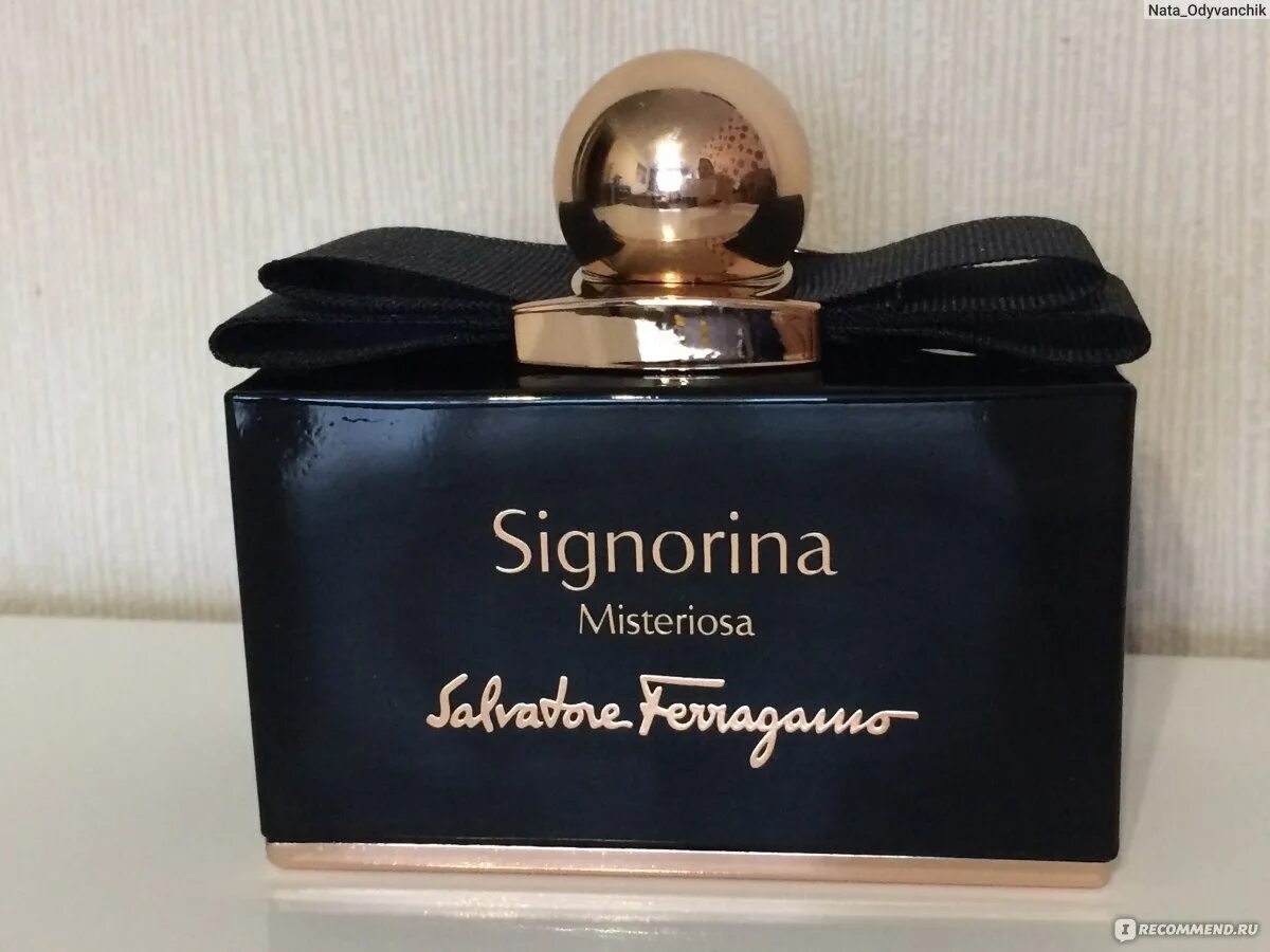 Парфюмерная вода Salvatore Ferragamo Signorina misteriosa. Salvatore Ferragamo Signorina misteriosa синие. Духи Signorina Salvatore синие. Signorina misteriosa флакон.