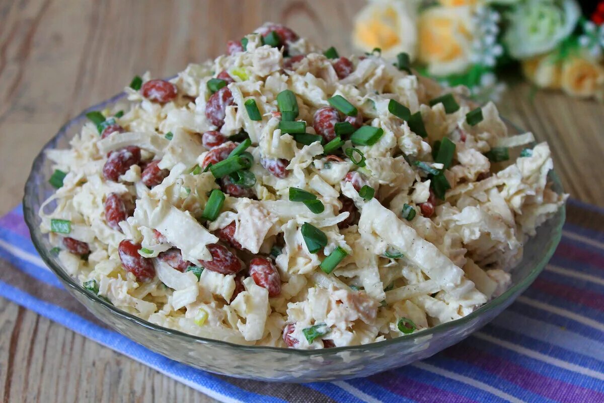 Простой салат на скорую с крабовыми палочками. Вкусный салат на скорую руку. Простые салатики на скорую руку. Салаты на скорую руку вкусные и простые. Легкие салатики на скорую руку.