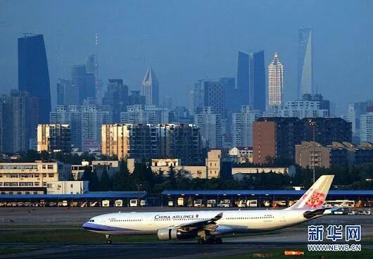 Самолет казань шанхай. Аэропорт шанхай. аэропорт китая шанхай. шанхай с самолета. самолет над шанхаем.