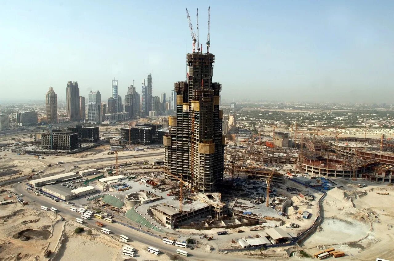 Халиф здание в дубае. Небоскрёб Бурдж-Халифа в Дубае. Бурдж Халифа Дубай строительство. Небоскрёб в Дубае Бурдж. Бурдж Халифа стройка.
