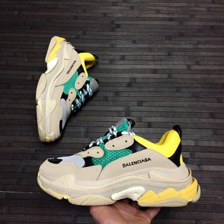 Новые кроссовки баленсиага. Баленсиага кроссовки. Balenciaga Triple s Green Yellow. Balenciaga Triple s adidas.