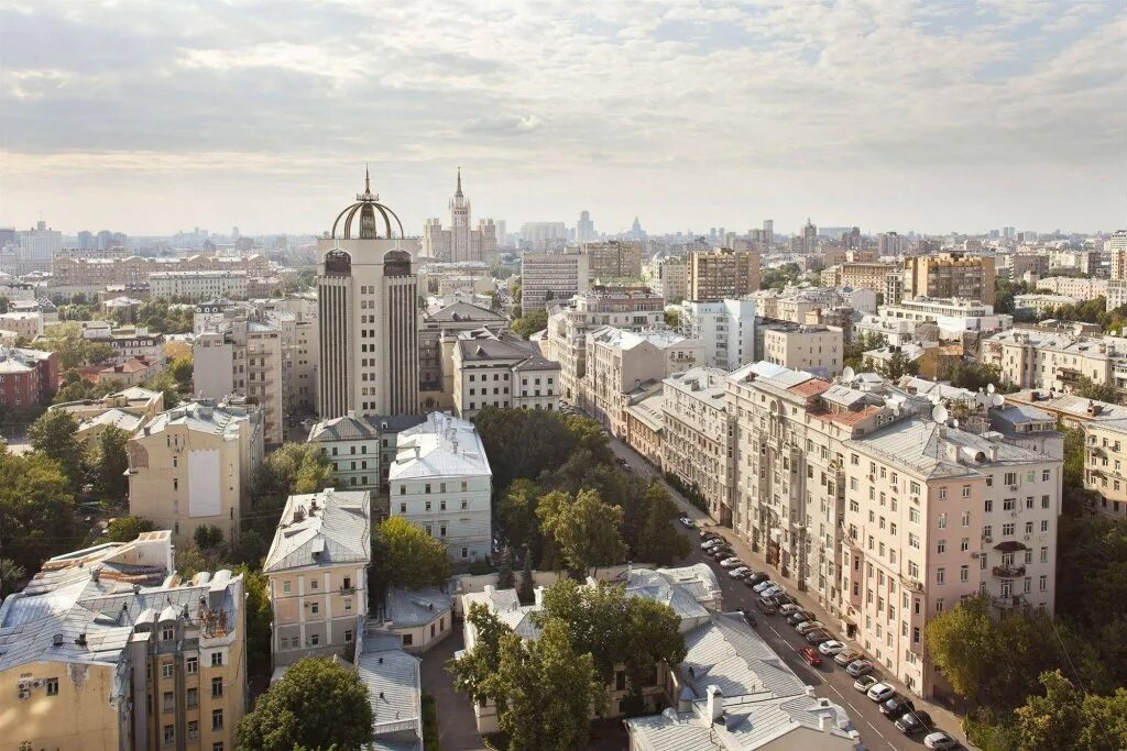 Арбатский район. Арбат район Москвы. Арбат вид из окна. Вид на Арбат. Арбат вид сверху.