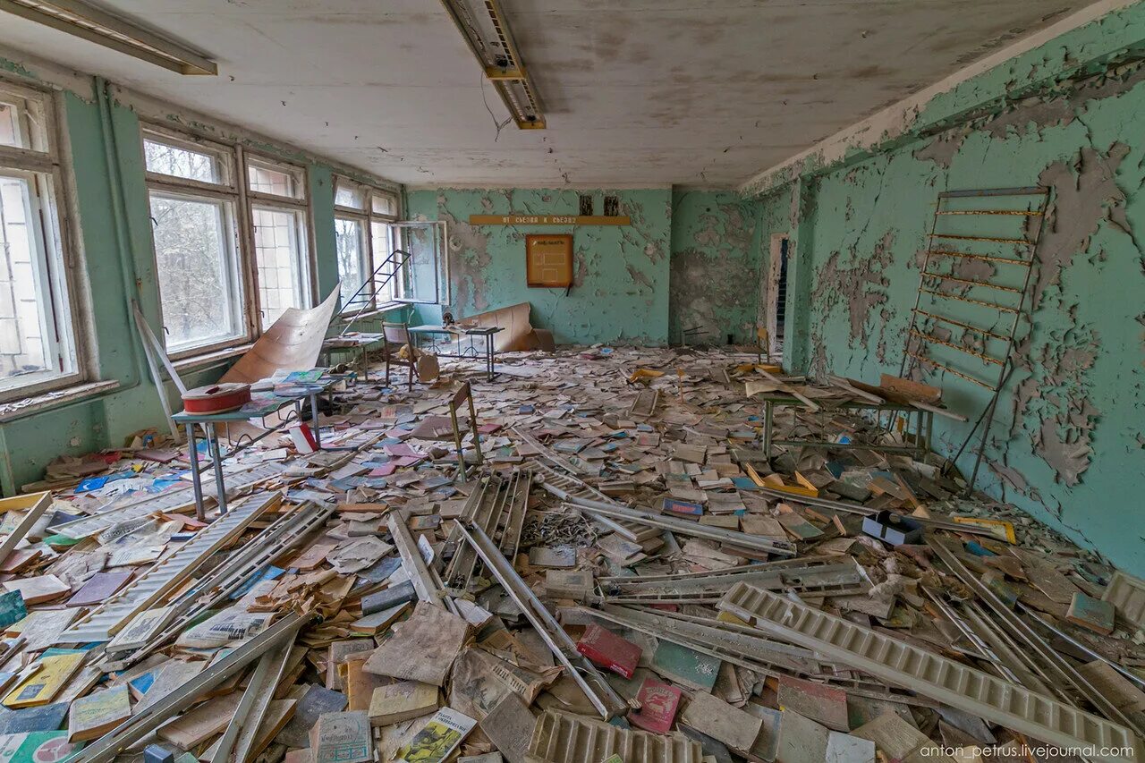 Школа в чернобыле. Припять школа. заброшенная школа в припяти. город припять школа. заброшенная школа класс.