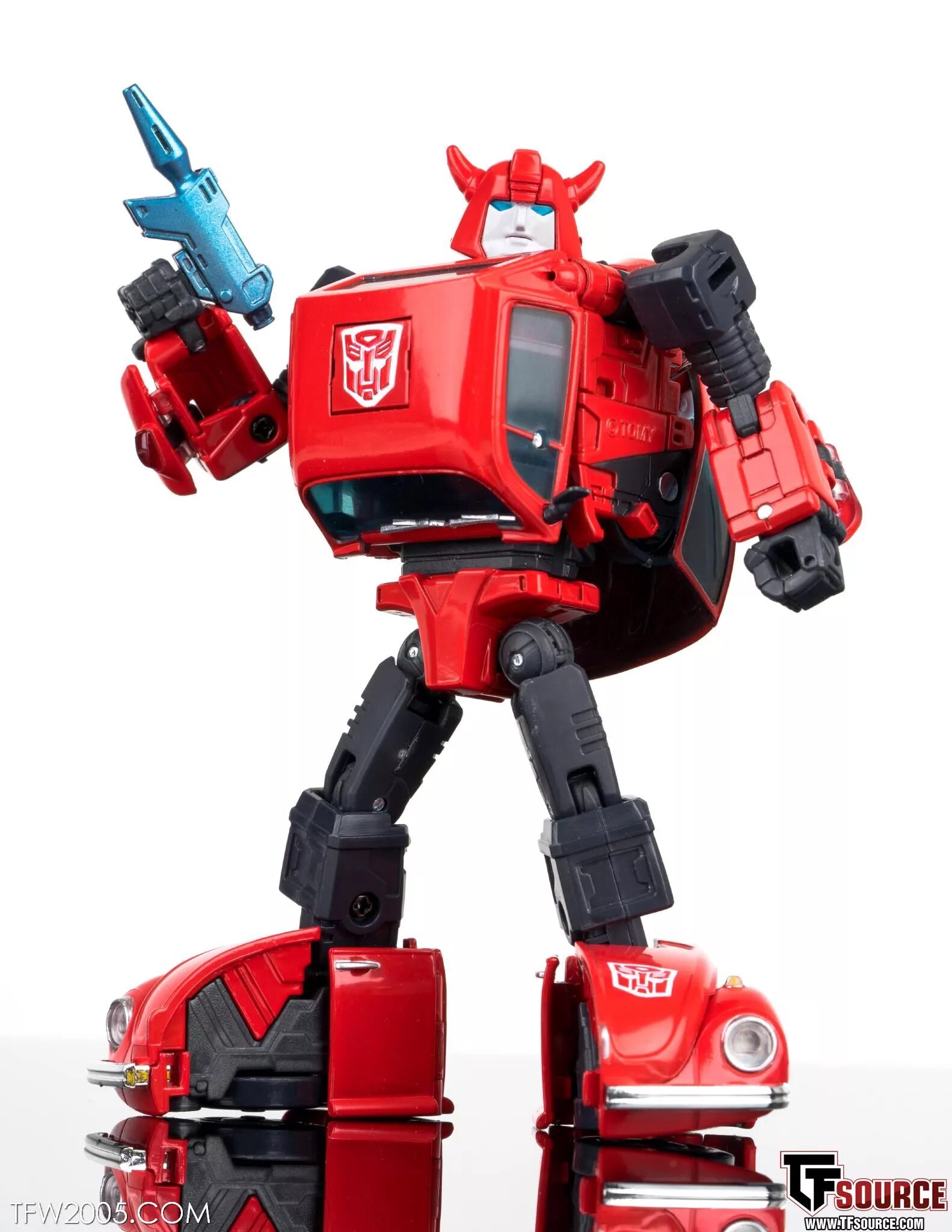 Red transformer. Transformers g1 Toy Red-toxichuffer. Bumblebee Red. Шар трансформер красный. Transformers Red Wing.