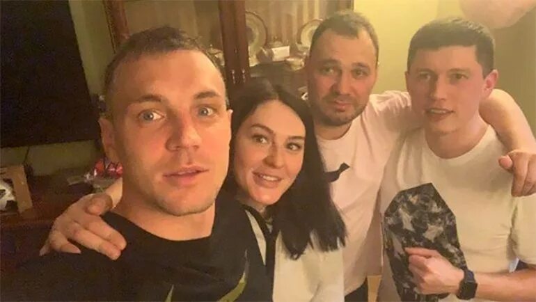 Дзюба родственники. Жена Артема Дзюбы. Сестра Артема Дзюбы Ольга дети. Ольга Дзюба сестра Артема. Дзюба Артем сестра.