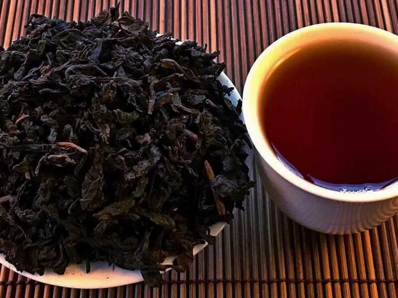 Чай черный здоровье. Настоящий черный чай. Индийский чёрный чай Ассам. Чай черный Ассам с бергамотом. Китайская водичка черный чай.