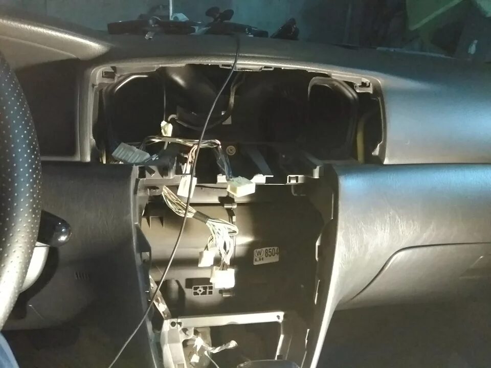 Замена штатной акустической системы - Toyota Corolla (110), 1,5 л, 2000 года авт