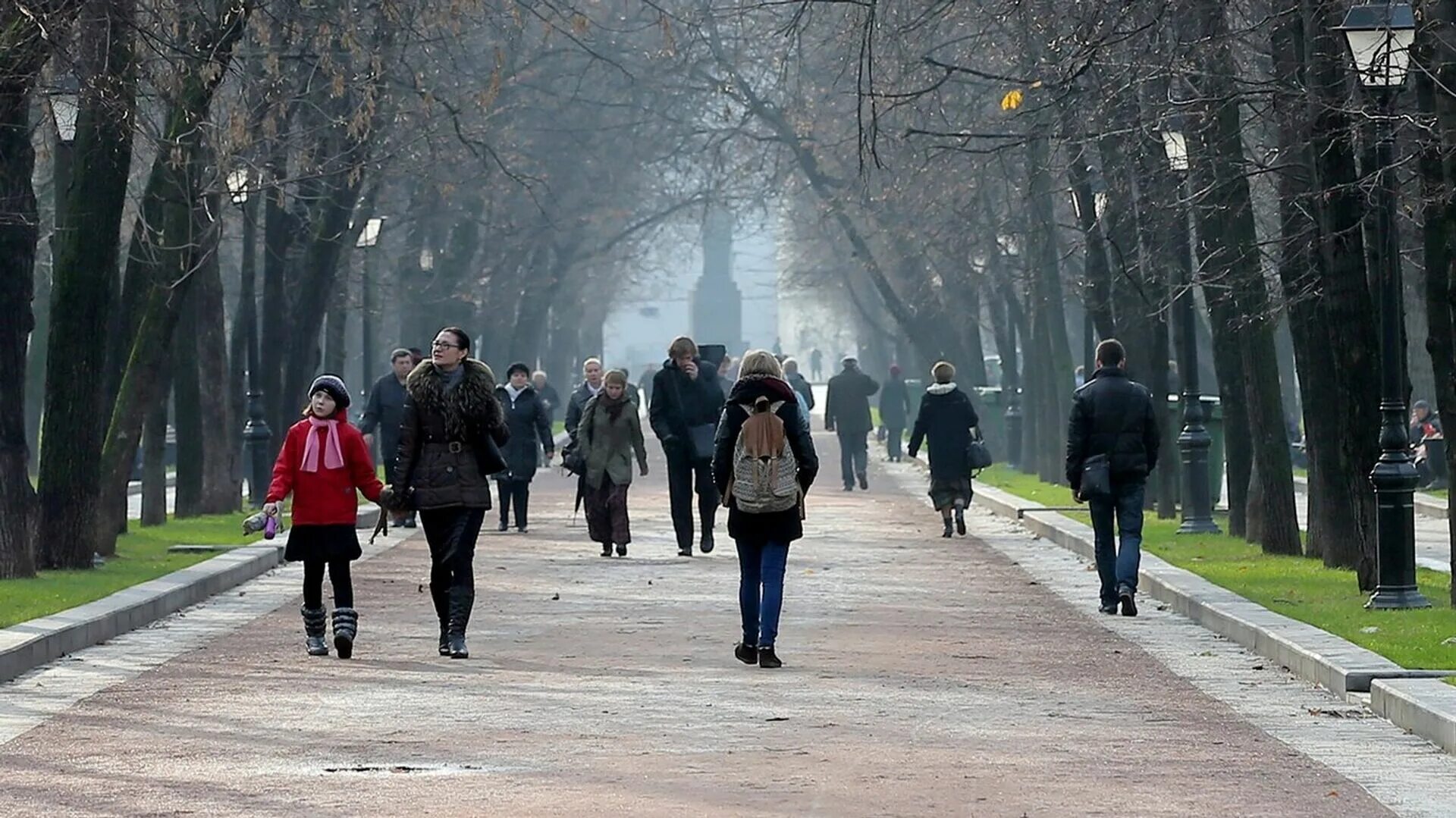 Ноябрь 2017 изменения. Москва в ноябре. Москва в ноябре фото. Город люди ноябрь. Теплая погода.