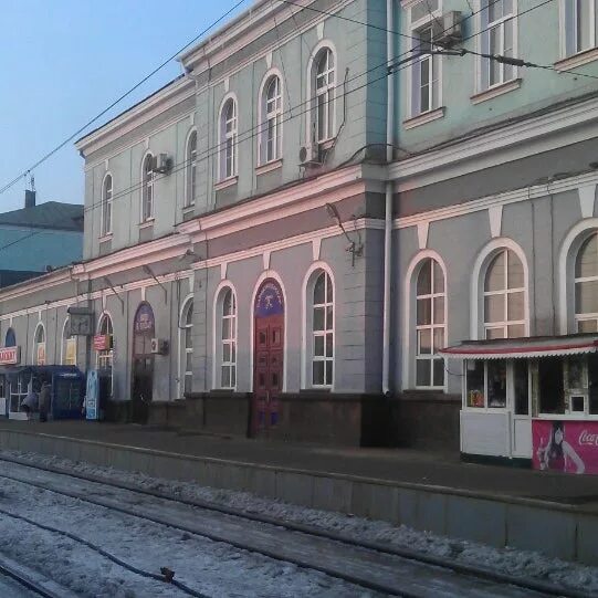 Мичуринский воронежский жд вокзал. Жд станция мичуринск уральский. Привокзальная площадь 3 мичуринск. Мичуринск уральский привокзальная площадь 1 фото. Станция мичуринск уральский.