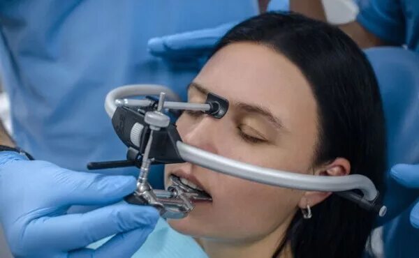 Какой врач занимается челюстью. Клиника острого артрита внчс. Синовит челюстного сустава. Какой врач занимается челюстью. Гнатолог аппарат.