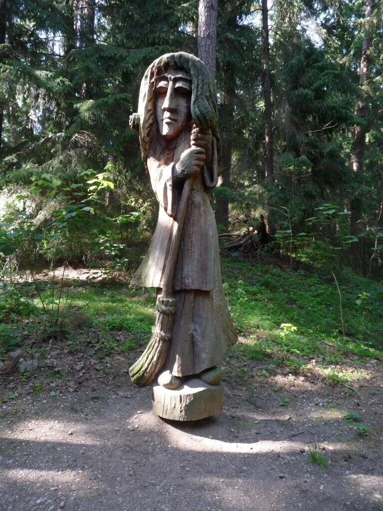 Гора ведьм где находится. Гора ведьм куршская коса. гора ведьм литва. ведьмина гора литва. юодкранте литва гора ведьм.