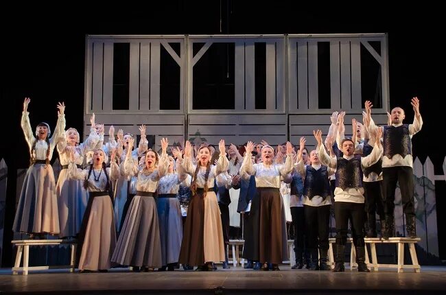 скрипач на крыше мюзикл казань. скрипач качаловский театр. театр качалова скрипач на крыше. театр качалова скрипач на крыше. театр волкова тевье спектакль.