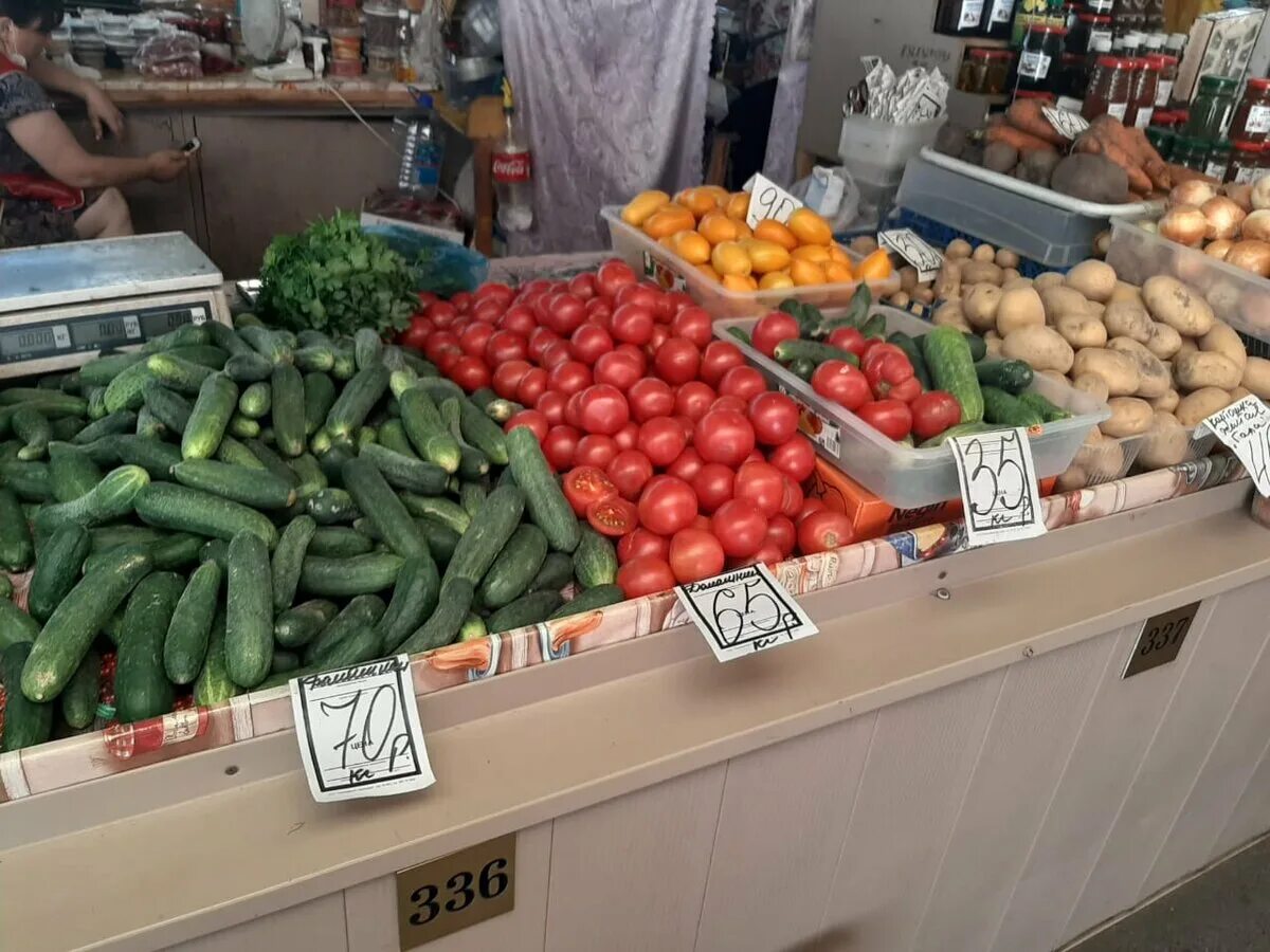 Овощи на рынке. Овощной рынок. Овощи и фрукты на рынке. Рынок овощей и фруктов. Цены на овощи 2024